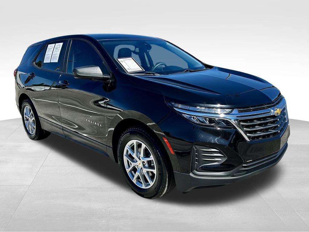 Used 2022 Chevrolet Equinox LS w/ LS Convenience Package image 2