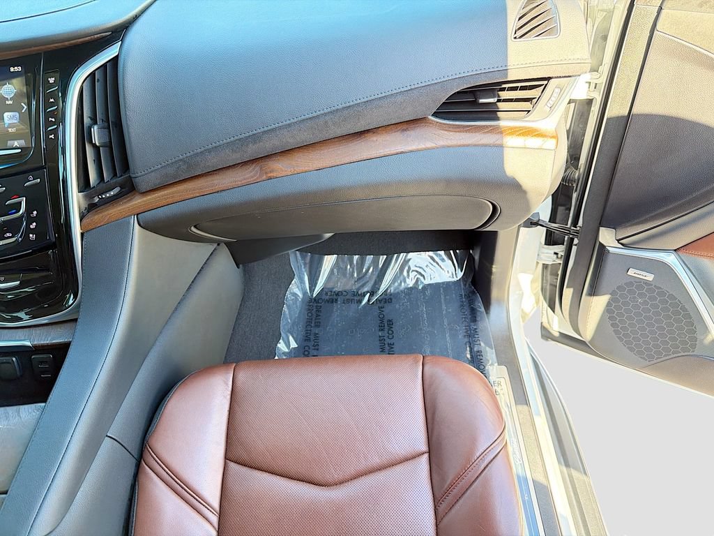 Used 2020 Cadillac Escalade Luxury RWD image 19