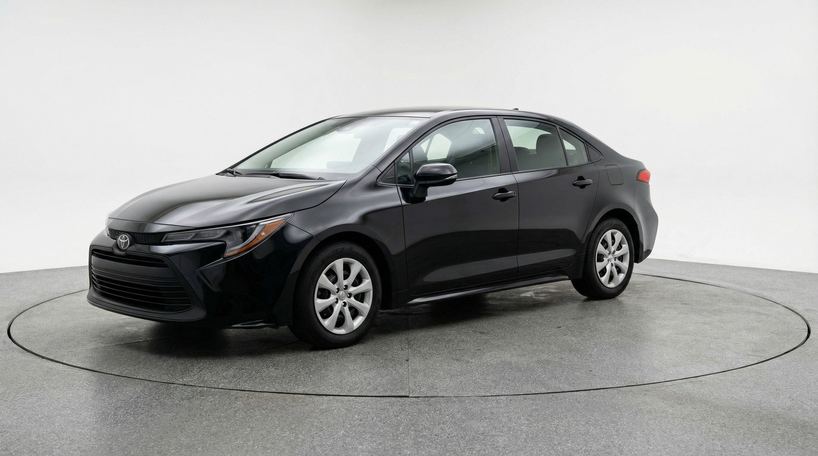 Used 2025 Toyota Corolla LE image 3