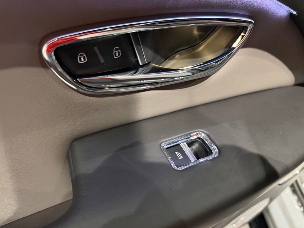 Used 2022 Bentley Bentayga AWD/4WD image 48