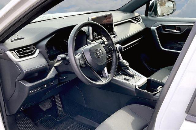 Used 2024 Toyota RAV4 SE w/ Convenience Package image 17