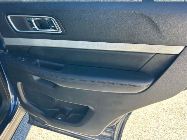 Used 2016 Ford Explorer XLT w/ Equipment Group 201A AWD/4WD image 22