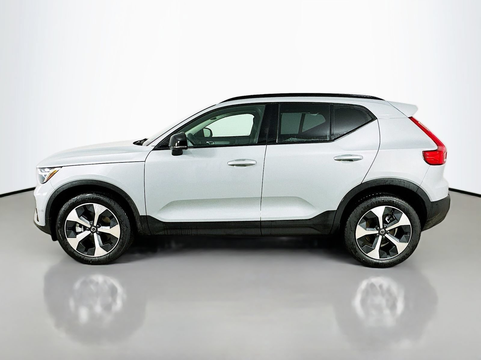 New 2026 Volvo XC40 B5 Plus w/ Protection Package Premier AWD/4WD image 8