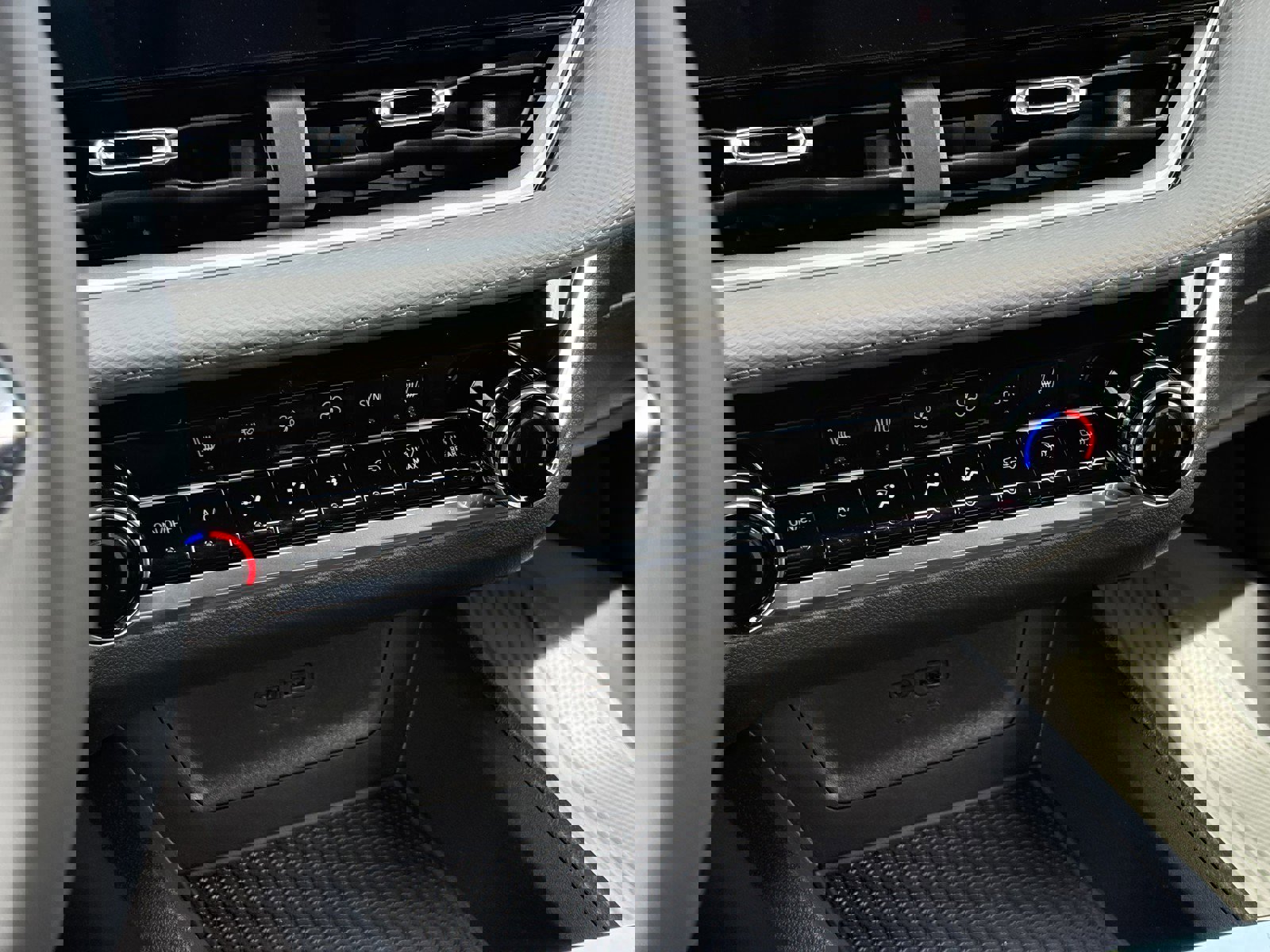 New 2026 Chevrolet Equinox LT w/ Convenience Package II FWD image 25