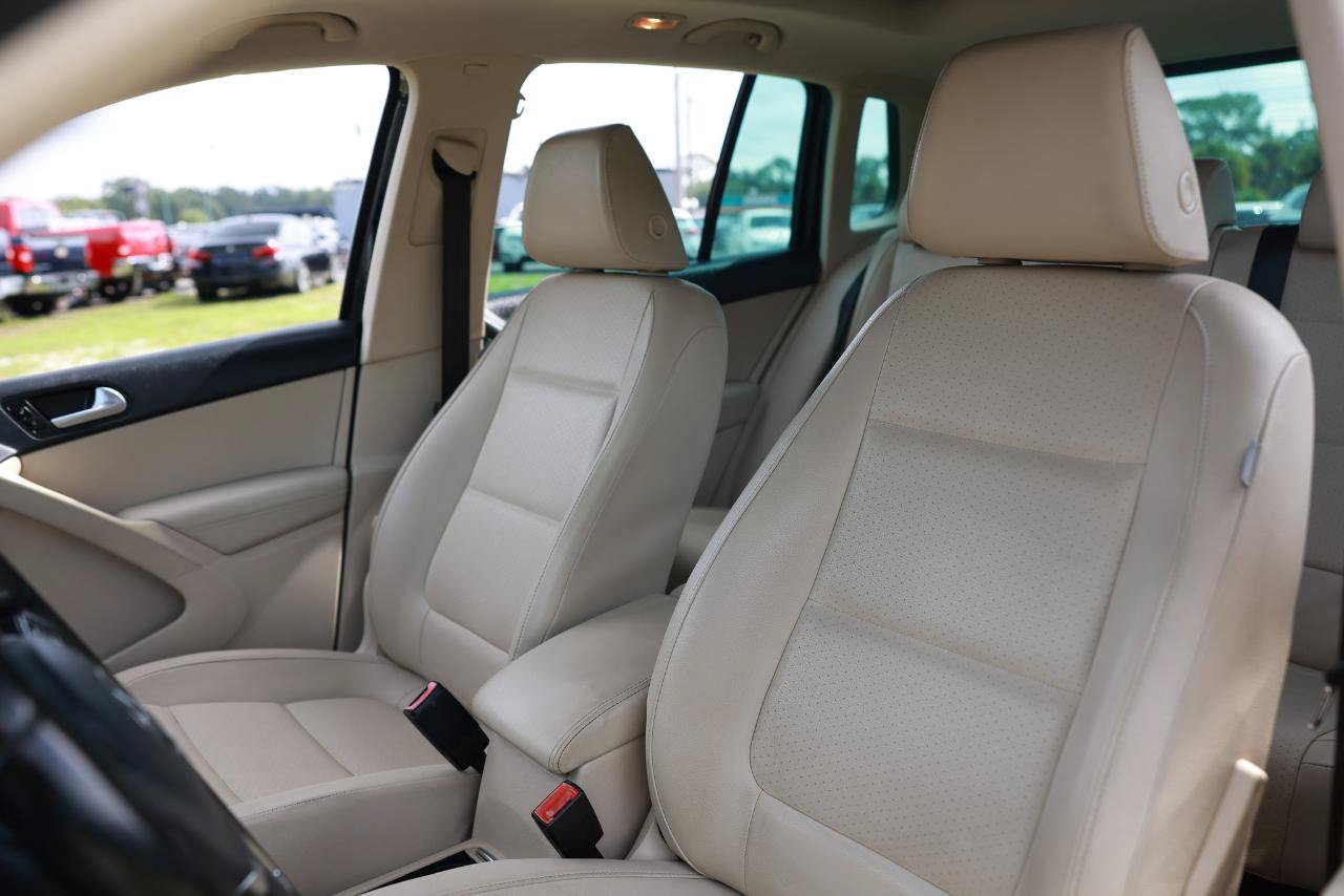 Used 2011 Volkswagen Tiguan SE FWD image 6