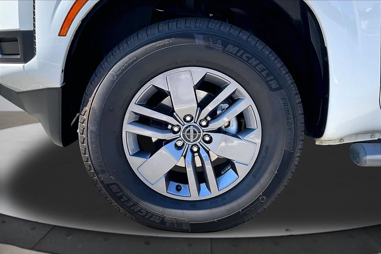 Used 2025 Nissan Frontier SV RWD image 30
