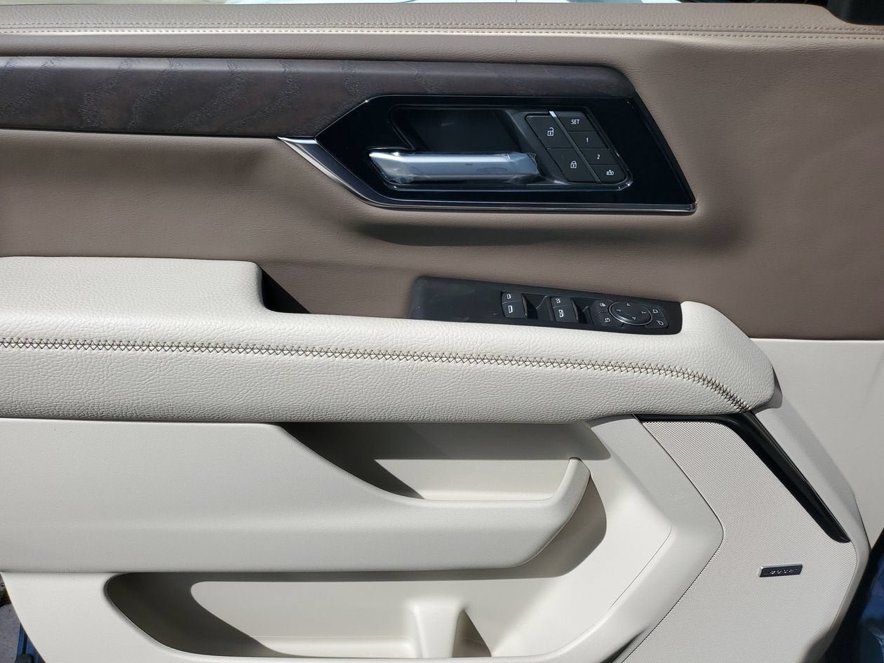 New 2026 GMC Yukon XL Denali w/ Denali Reserve Package RWD image 17