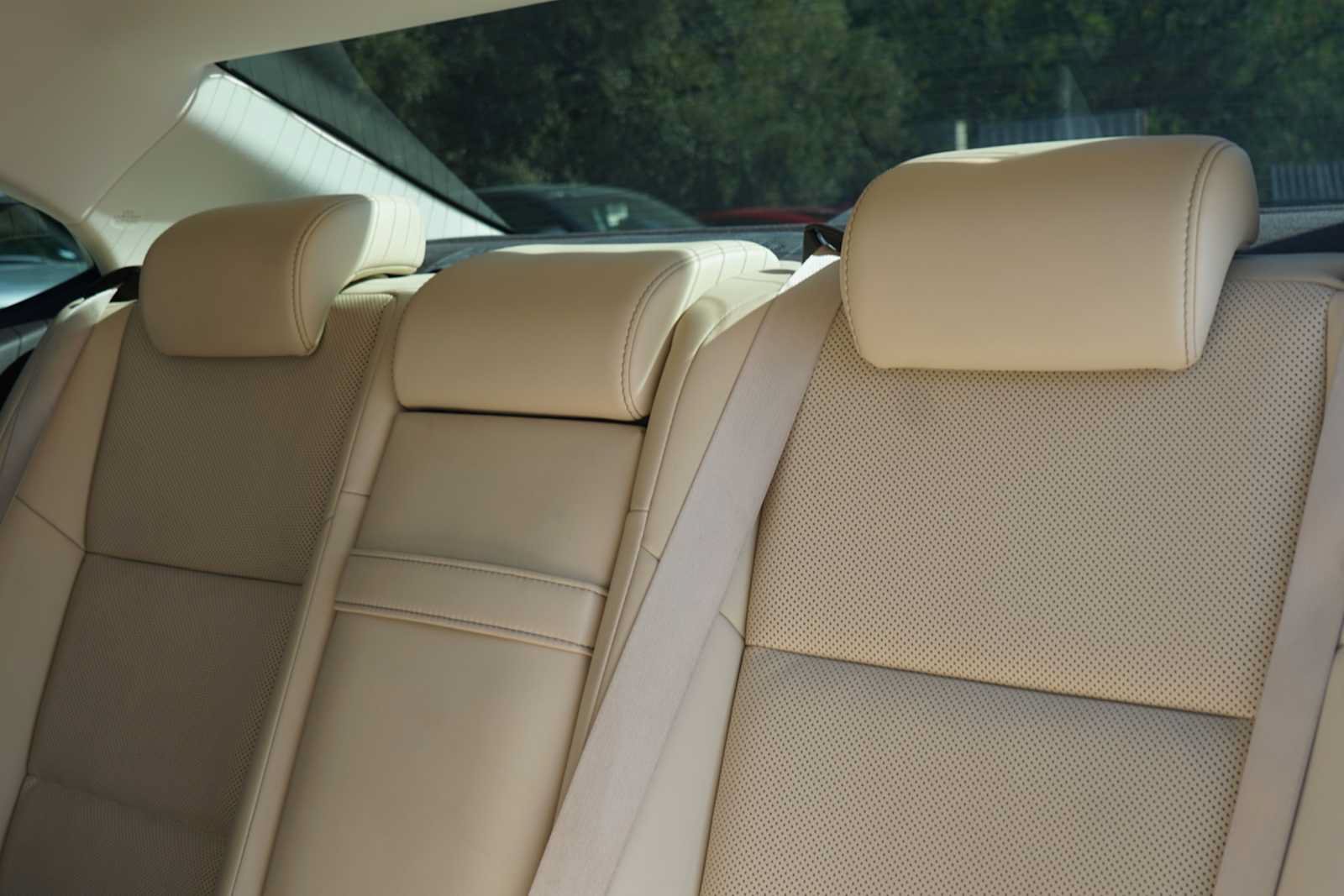 Used 2016 Lexus ES 300h w/ Premium Package w/Wood Trim FWD image 21