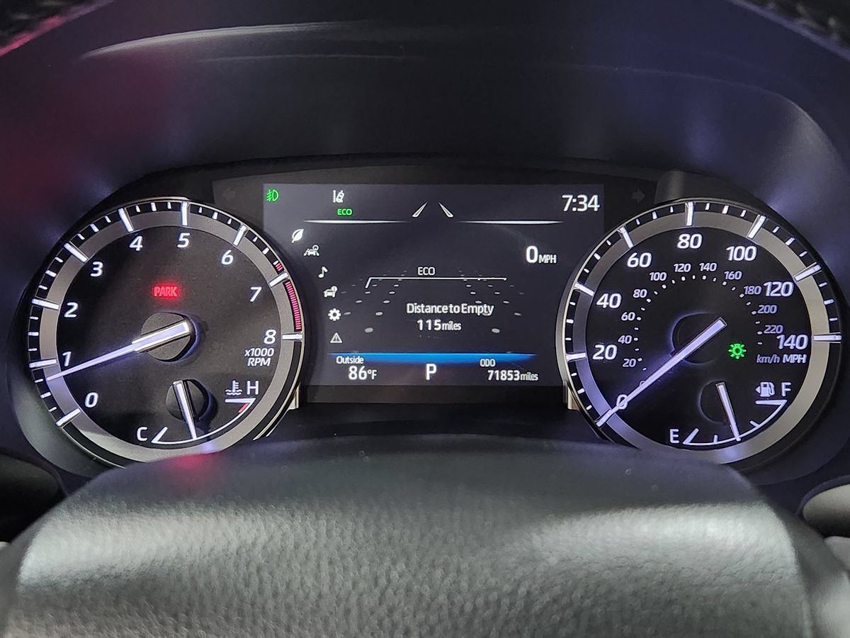 Used 2022 Toyota Highlander XLE AWD/4WD image 32