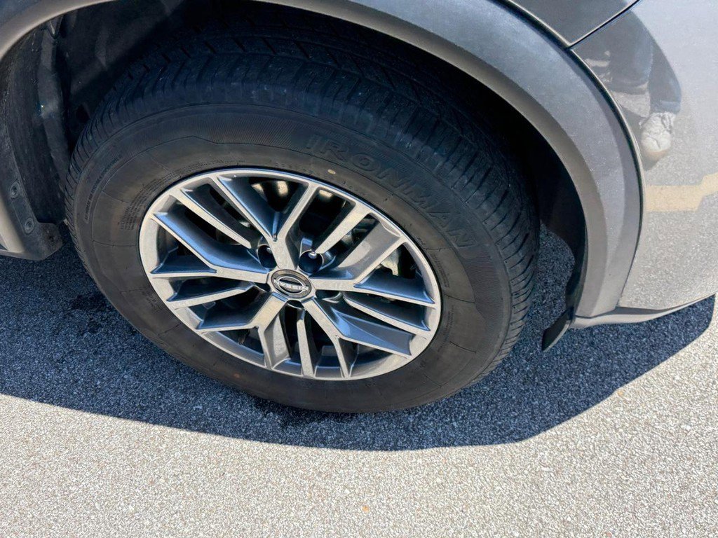 Used 2023 Nissan Rogue S AWD/4WD image 5