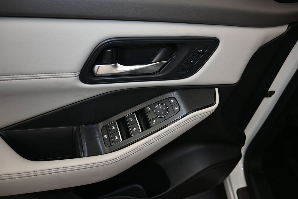 Certified 2023 Nissan Rogue SL FWD image 11