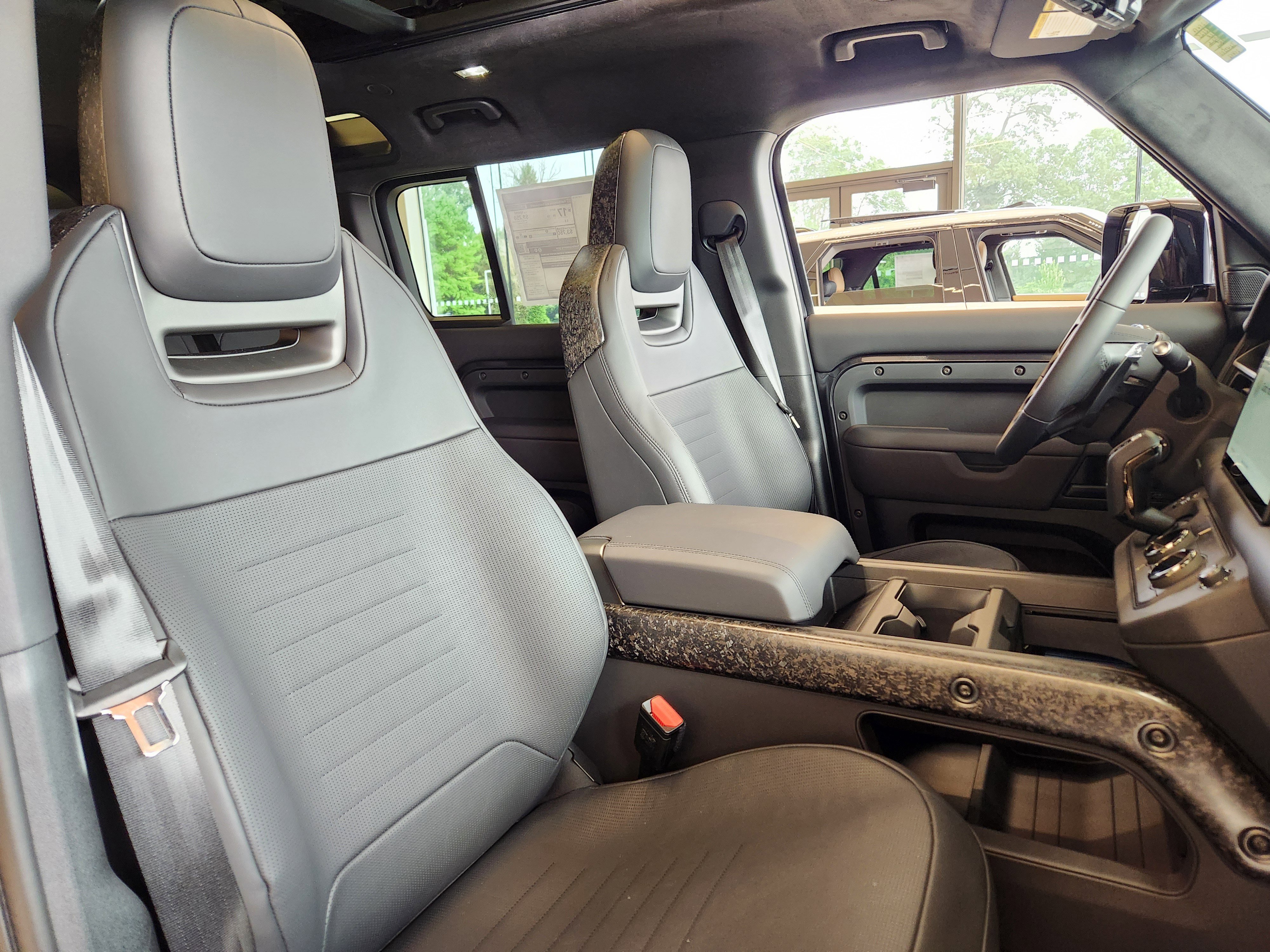 Used 2025 Land Rover Defender 110 AWD/4WD image 12
