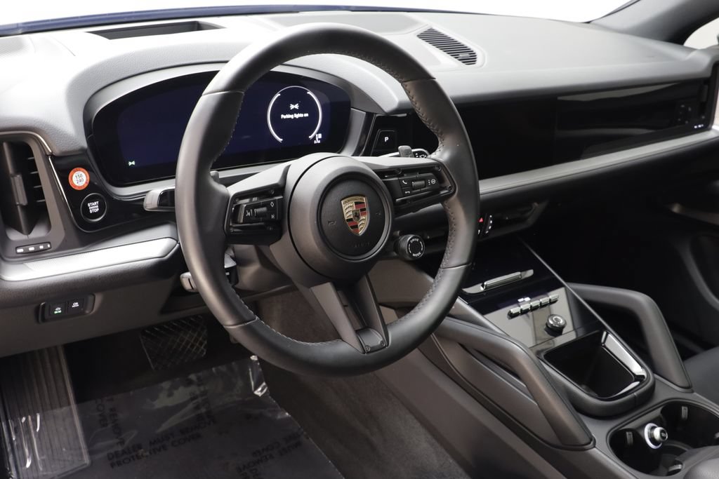 Used 2025 Porsche Cayenne AWD/4WD image 7