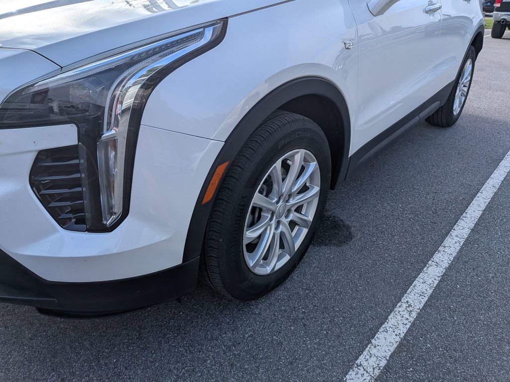 Certified 2023 Cadillac XT4 Luxury w/ Cold Weather Package FWD image 3