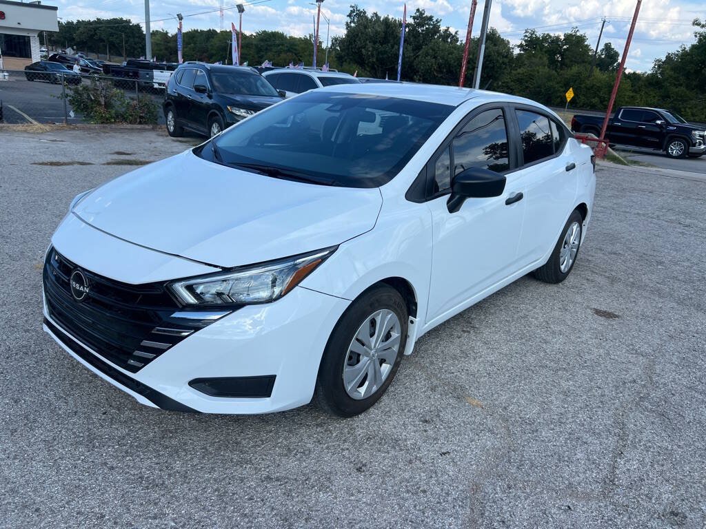 Used 2025 Nissan Versa S w/ Trunk Package FWD image 1