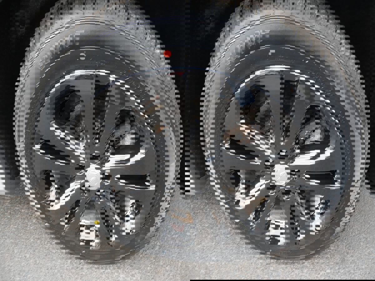 Used 2015 Chrysler 200 Limited w/ Convenience Group image 38