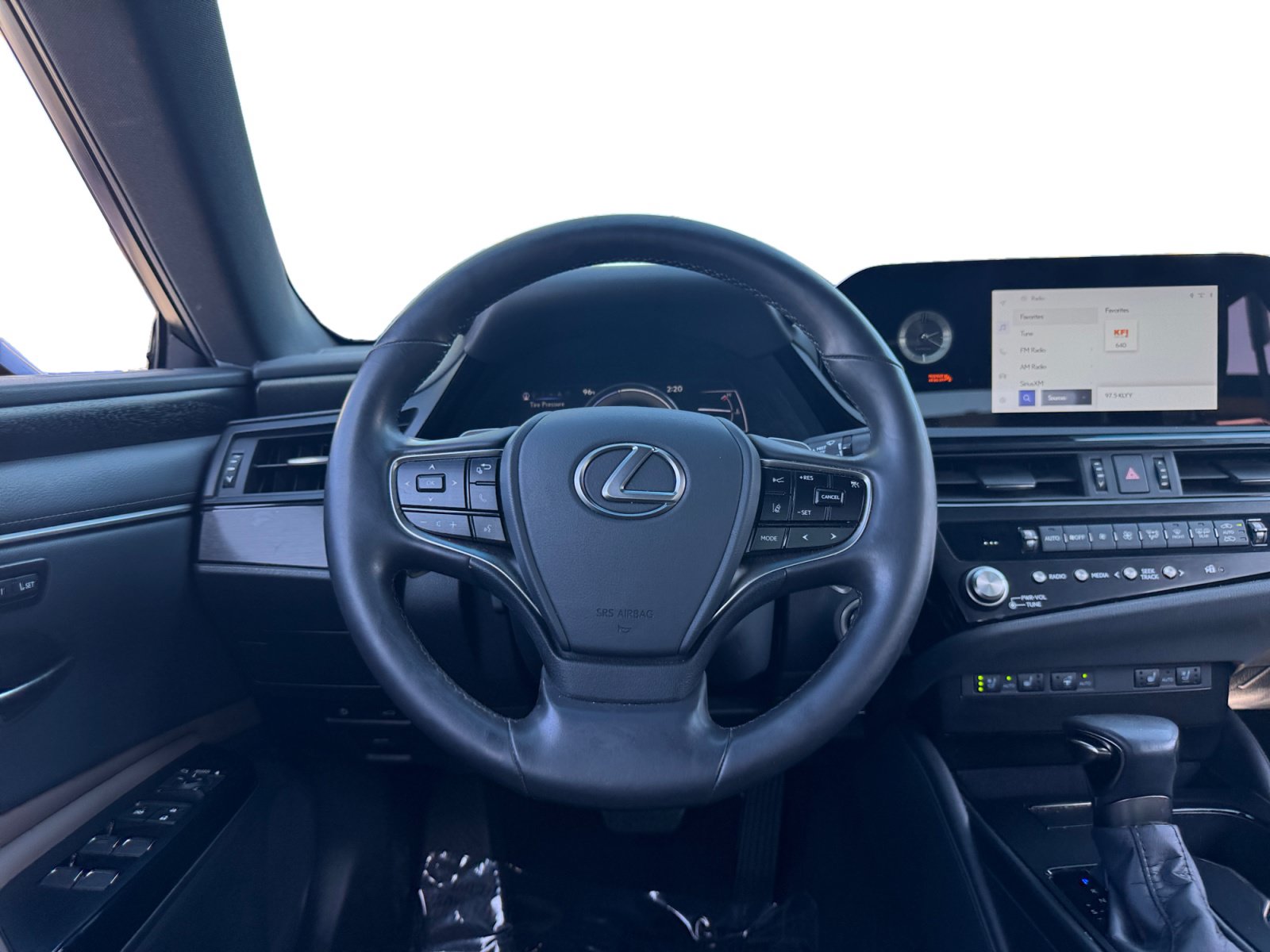 Used 2024 Lexus ES 300h w/ Premium Package FWD image 12
