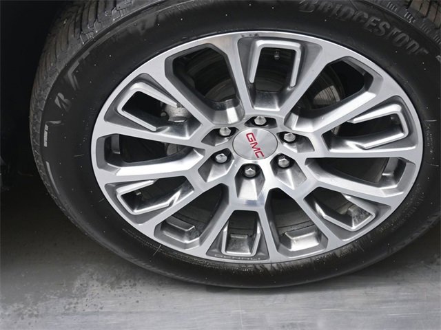 Used 2025 GMC Yukon XL Denali image 30