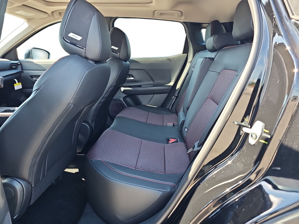 New 2027 Nissan Kicks SR w/ SR Premium Package FWD image 14