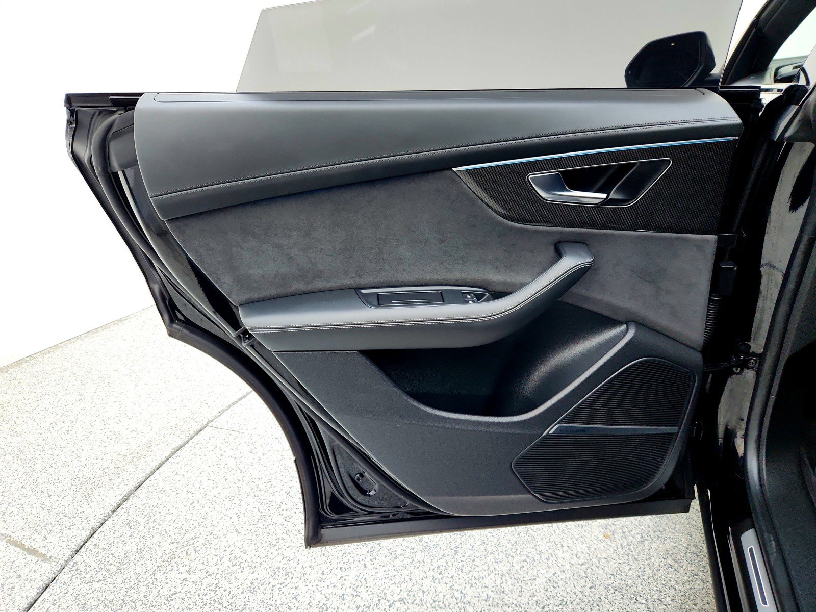 Used 2023 Audi SQ8 Prestige image 23