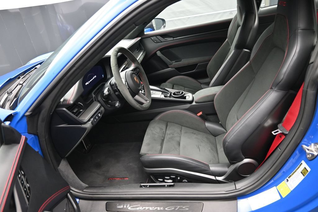 Used 2025 Porsche 911 Carrera GTS RWD image 5