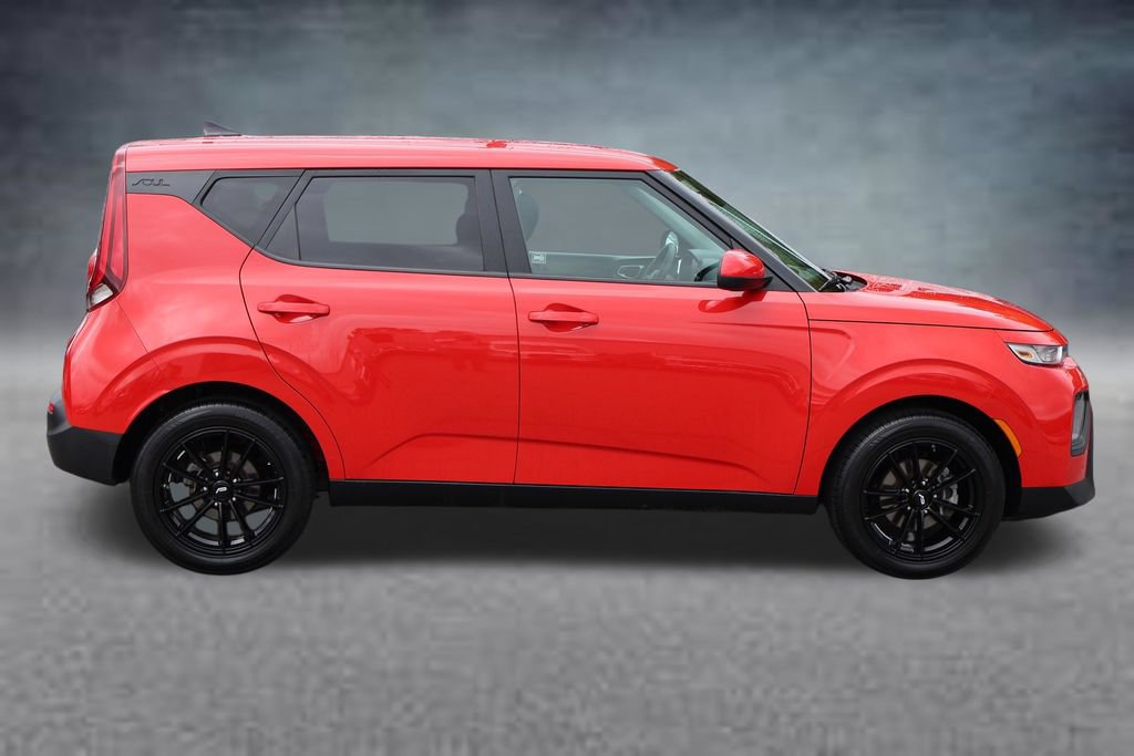 Used 2021 Kia Soul S FWD image 2