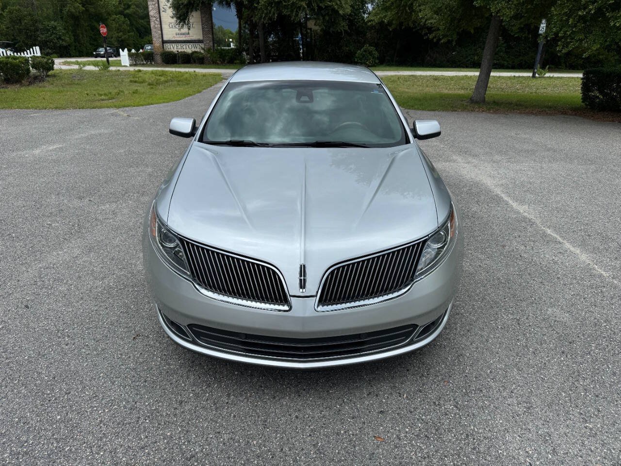 Used 2013 Lincoln MKS FWD image 2