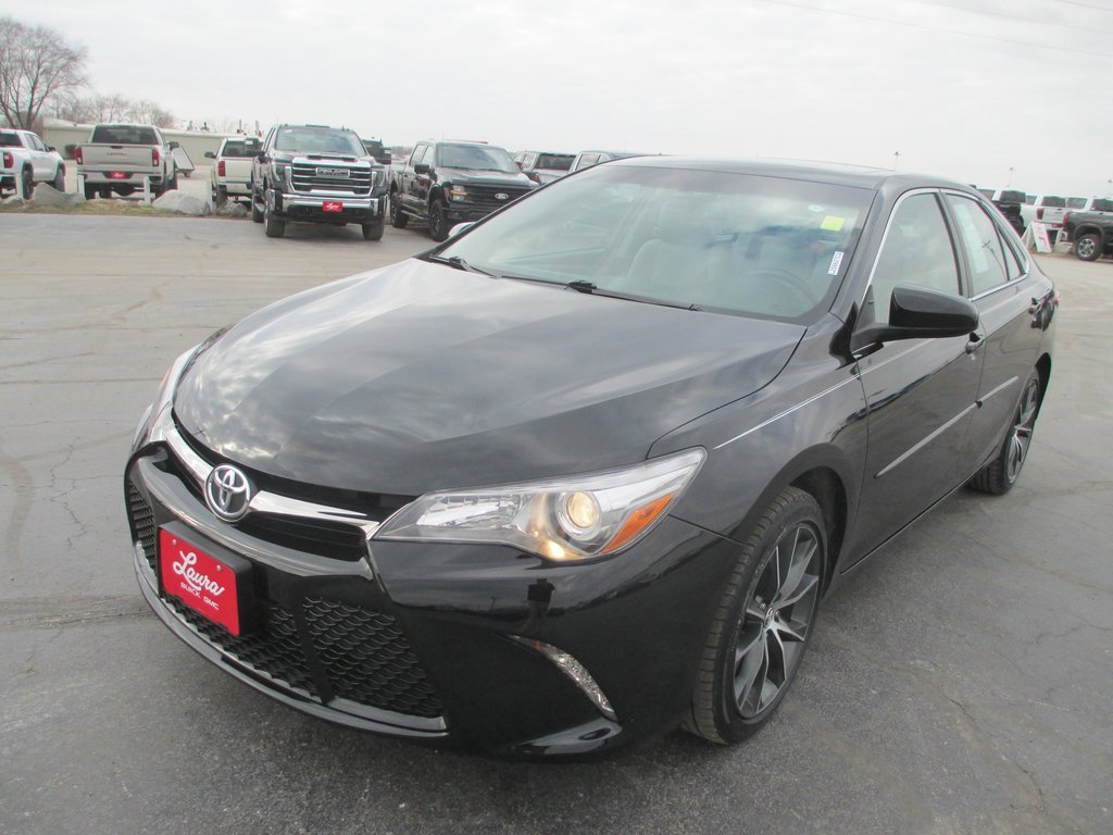 Used 2017 Toyota Camry XSE image 8