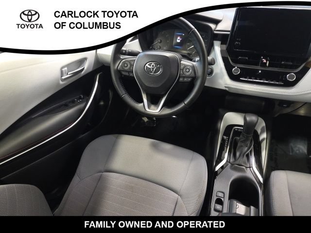 Used 2025 Toyota Corolla SE w/ Convenience Package FWD image 18