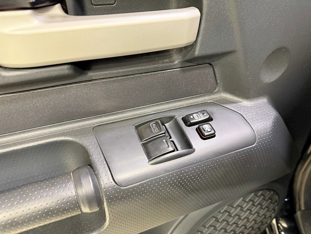 Used 2009 Toyota FJ Cruiser 4WD image 32