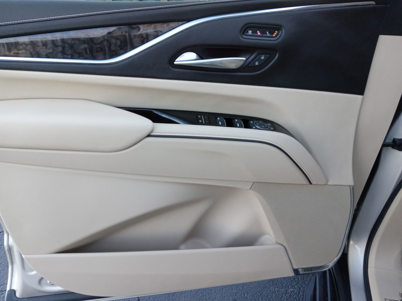 Used 2021 Cadillac Escalade ESV Premium Luxury image 9