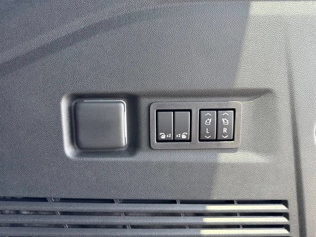 New 2026 GMC Yukon XL Elevation w/ LPO, Elevation Black Package RWD image 36