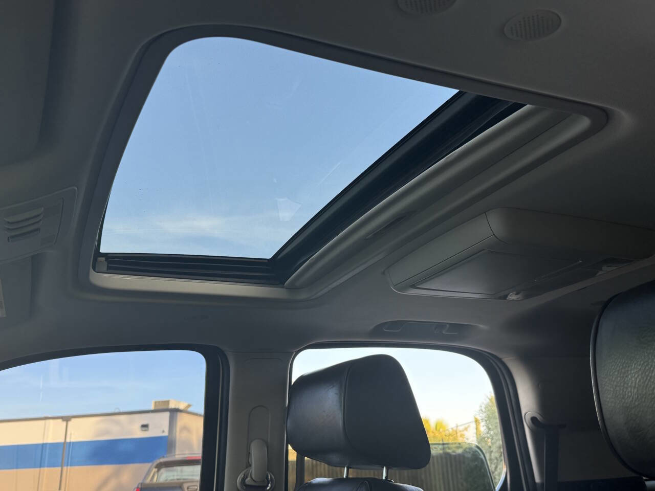 Used 2012 Cadillac Escalade Platinum image 32