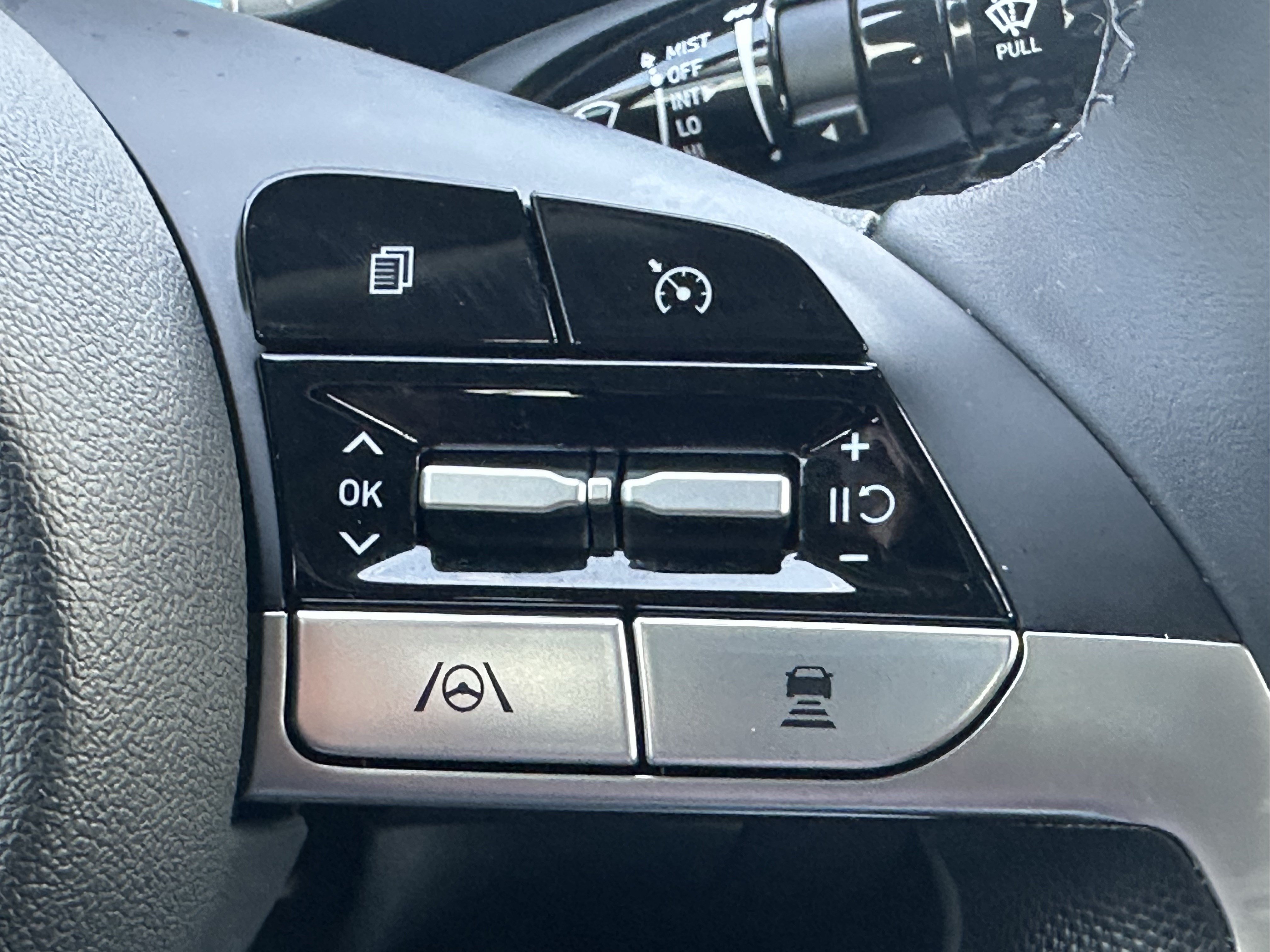 Used 2023 Hyundai Elantra Limited FWD image 25