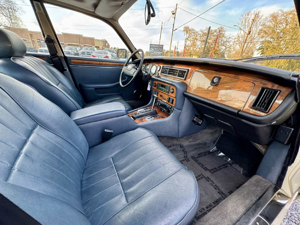 Used 1987 Jaguar XJ6 image 14