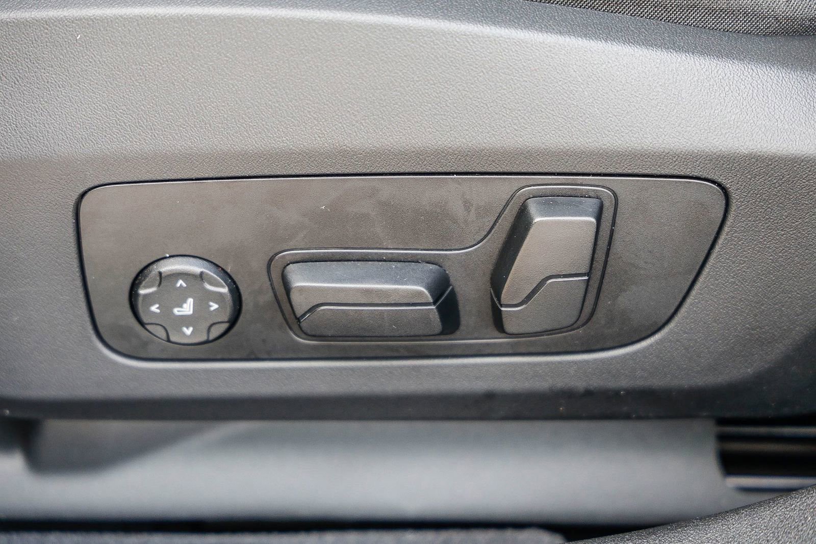 Used 2025 BMW M235i xDrive w/ M Performance Package image 23