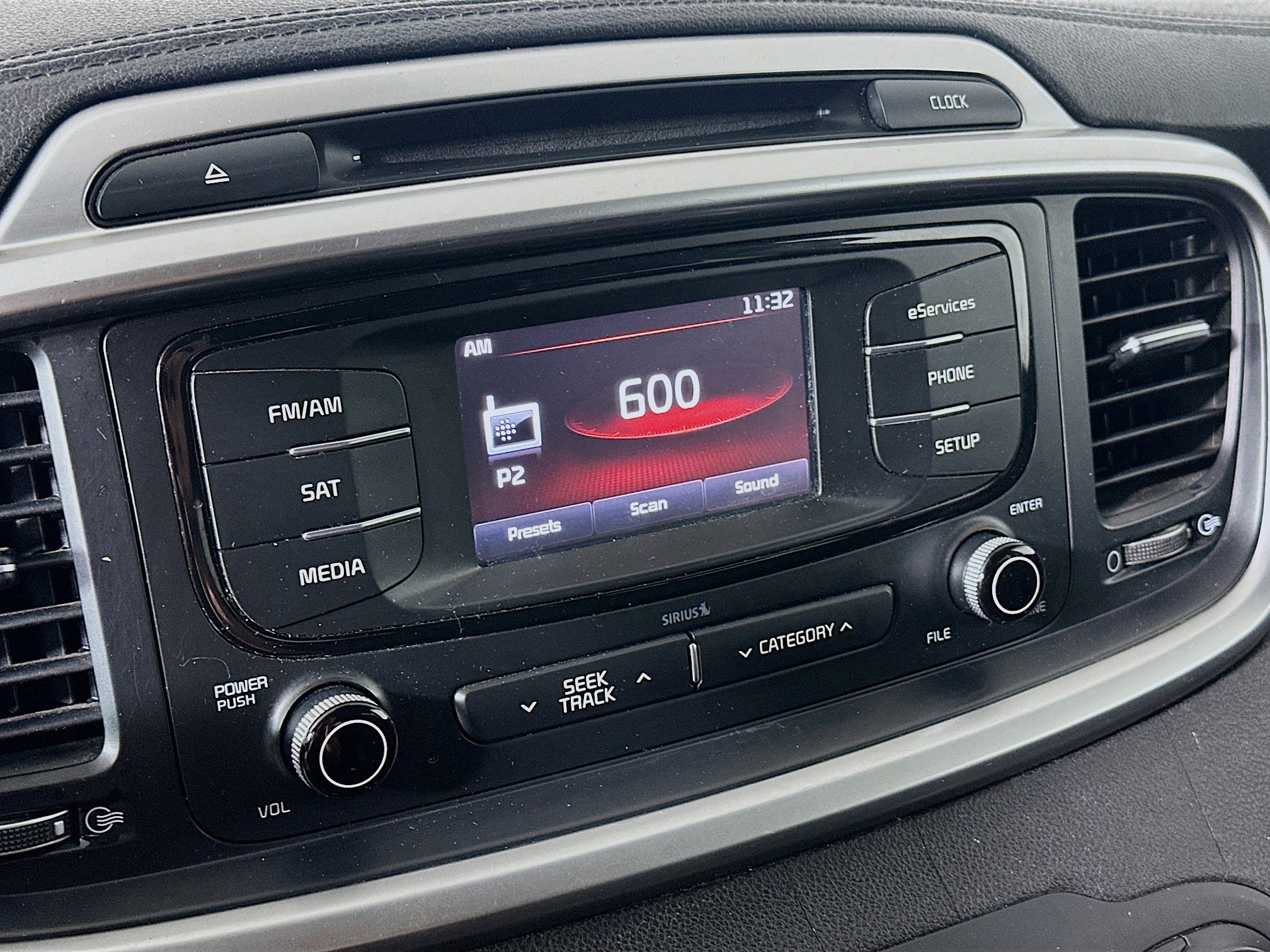 Used 2016 Kia Sorento EX image 19