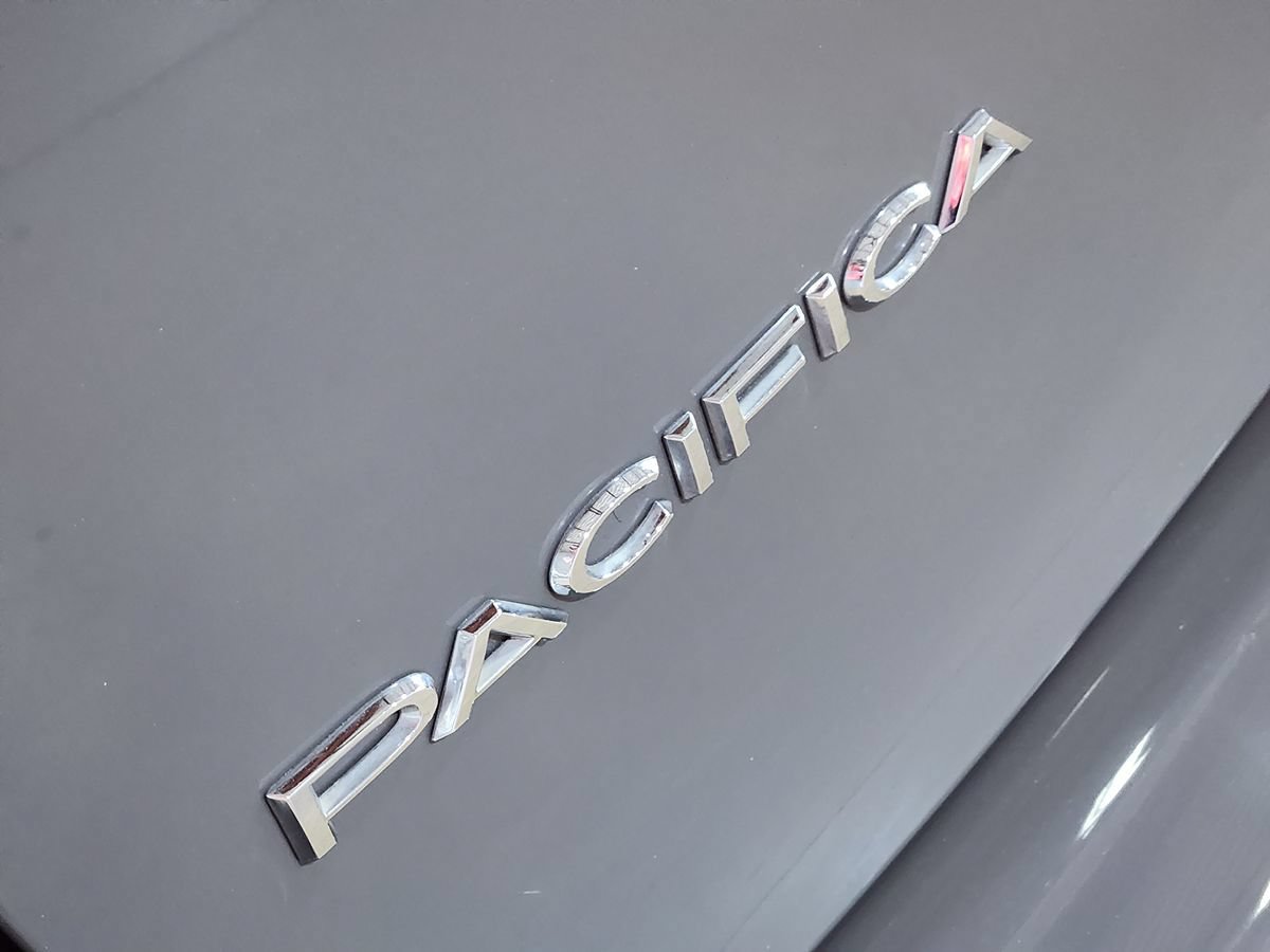 Used 2022 Chrysler Pacifica Touring-L FWD image 25