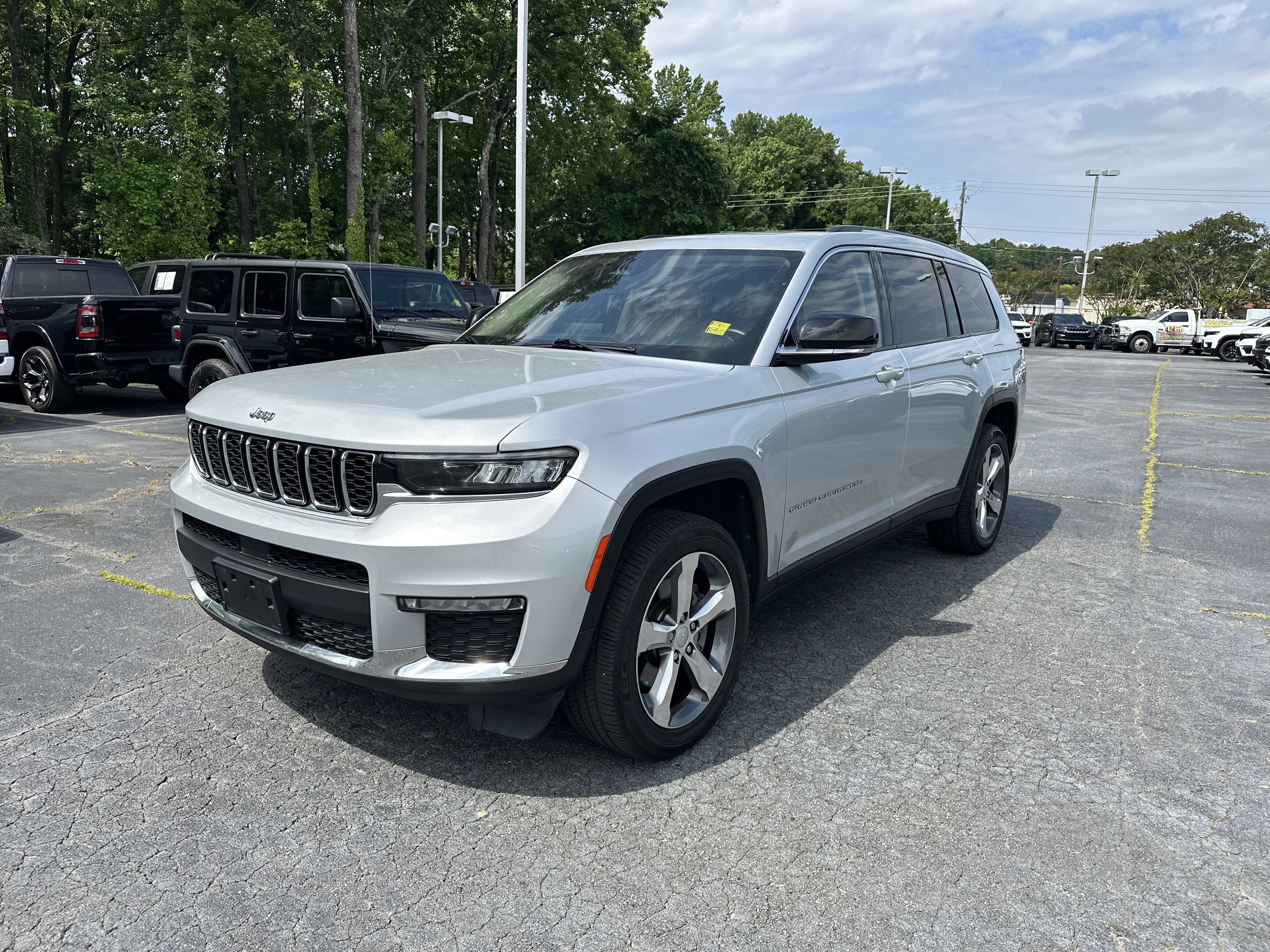 Used 2022 Jeep Grand Cherokee L Limited RWD image 5
