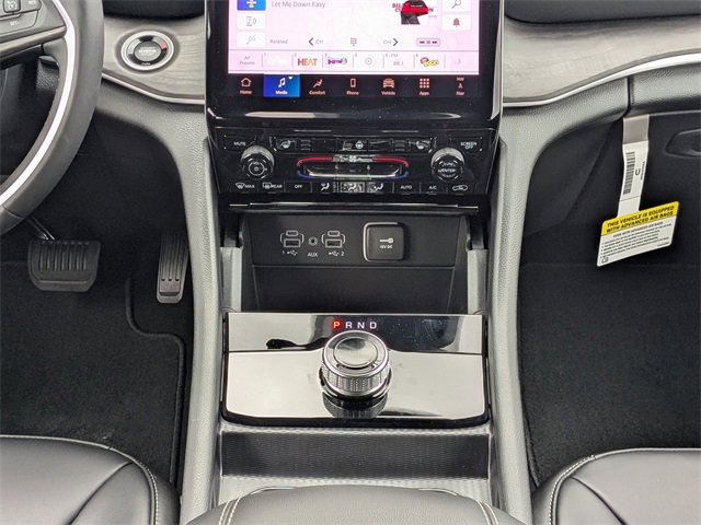 New 2025 Jeep Grand Cherokee Limited w/ Black Appearance Package image 19