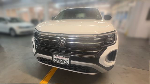 Certified 2025 Volkswagen Atlas Peak Edition SE AWD/4WD image 3
