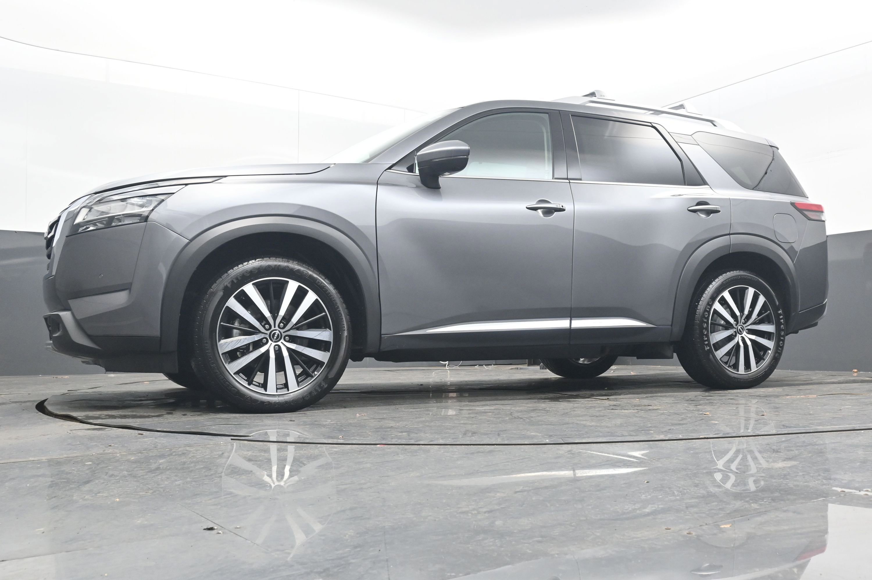 Used 2023 Nissan Pathfinder Platinum w/ Cargo Package image 25