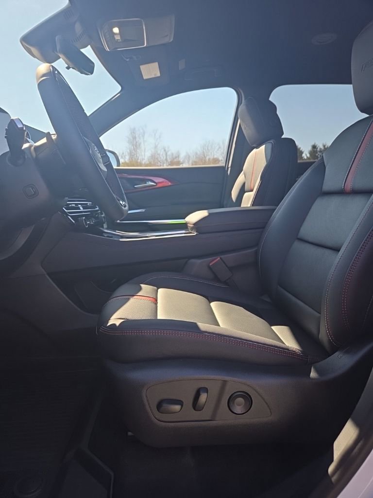 New 2026 Chevrolet Traverse RS w/ LPO, Floor Liner Package image 12