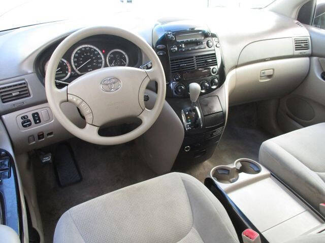 Used 2005 Toyota Sienna LE FWD image 12
