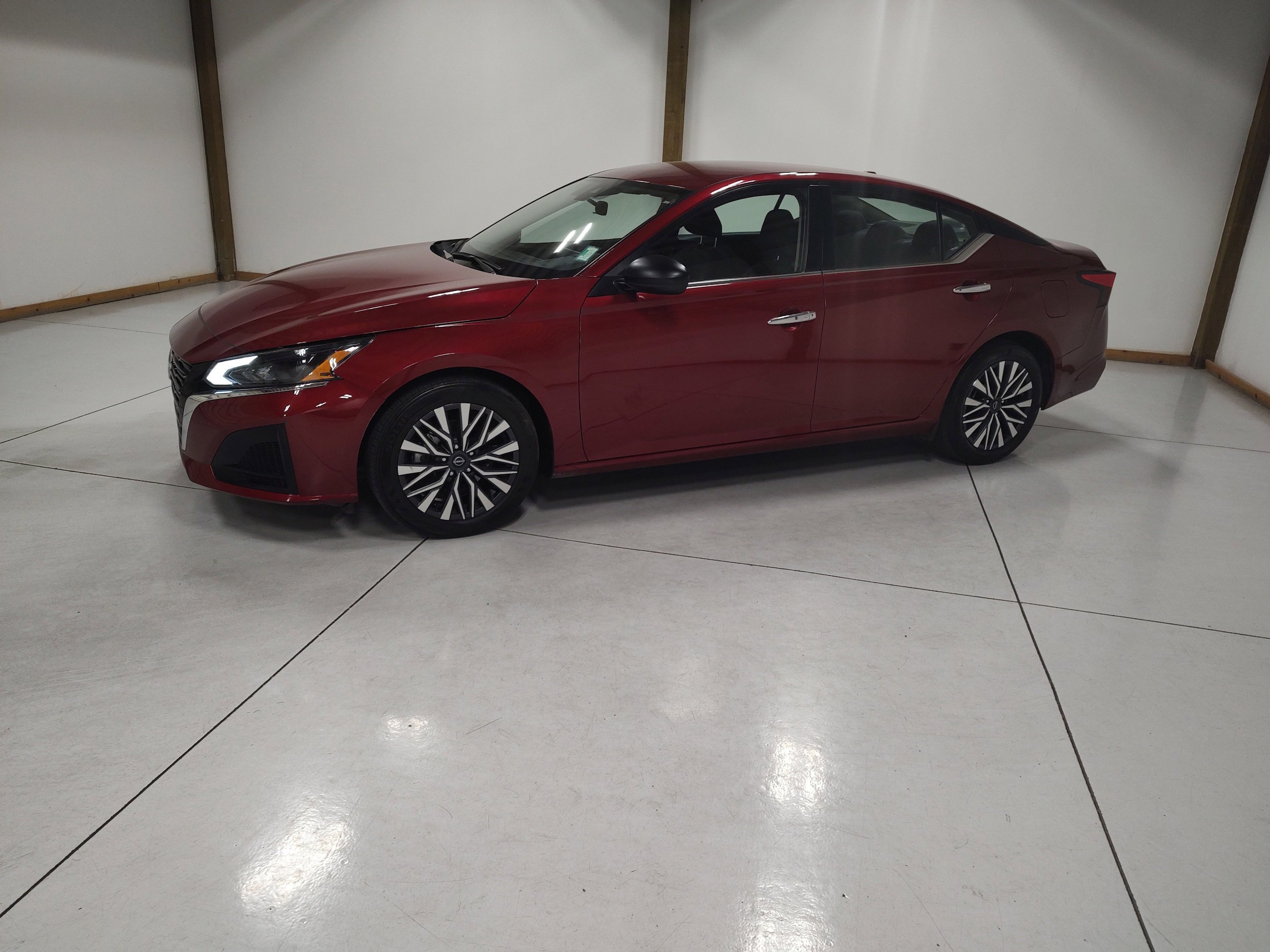 Used 2024 Nissan Altima 2.5 SV FWD image 4