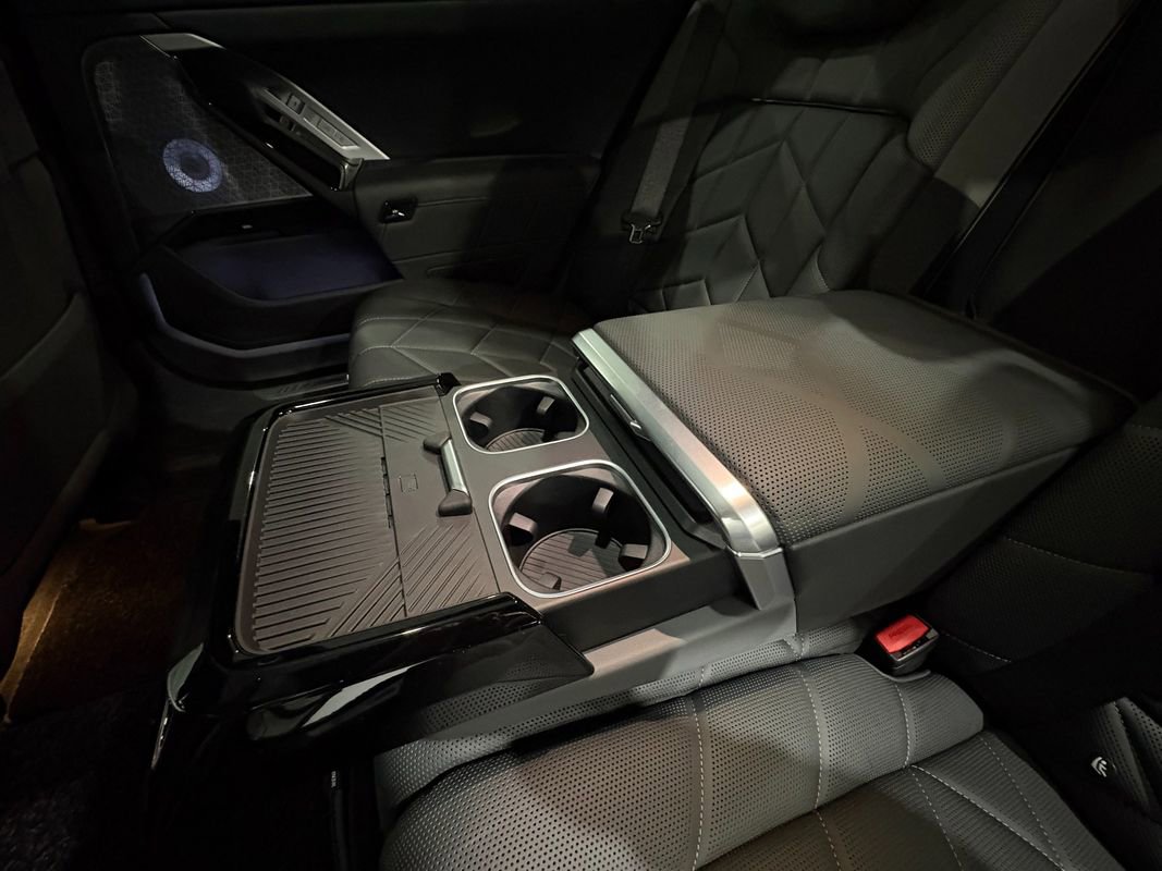 Used 2024 BMW i7 xDrive60 image 36