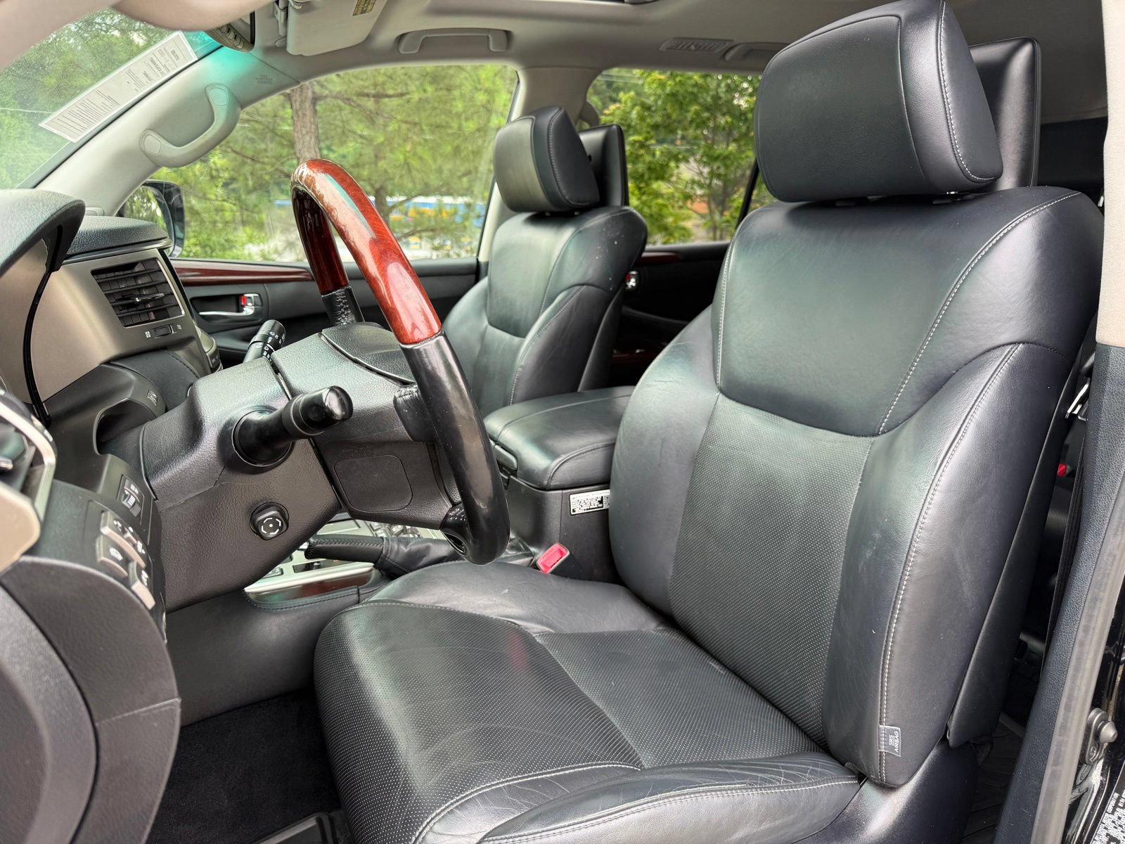 Used 2015 Lexus LX 570 4WD w/ Luxury Package image 34