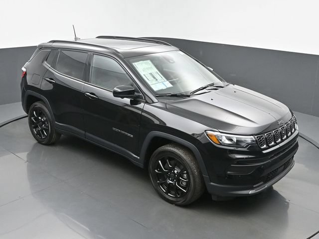 New 2025 Jeep Compass Latitude w/ Sun & Sound Group AWD/4WD image 44