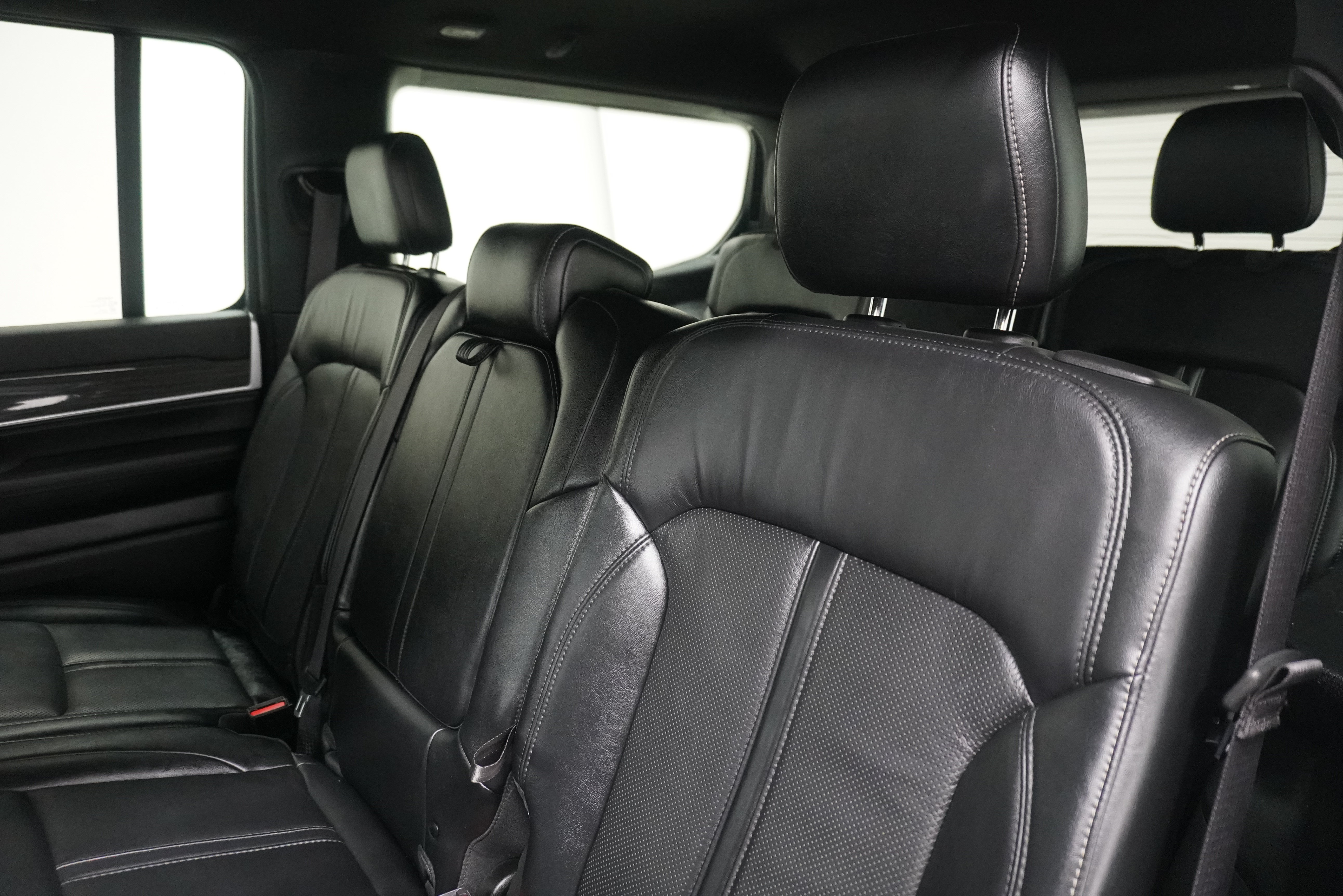 Used 2022 Jeep Wagoneer Series III AWD/4WD image 13