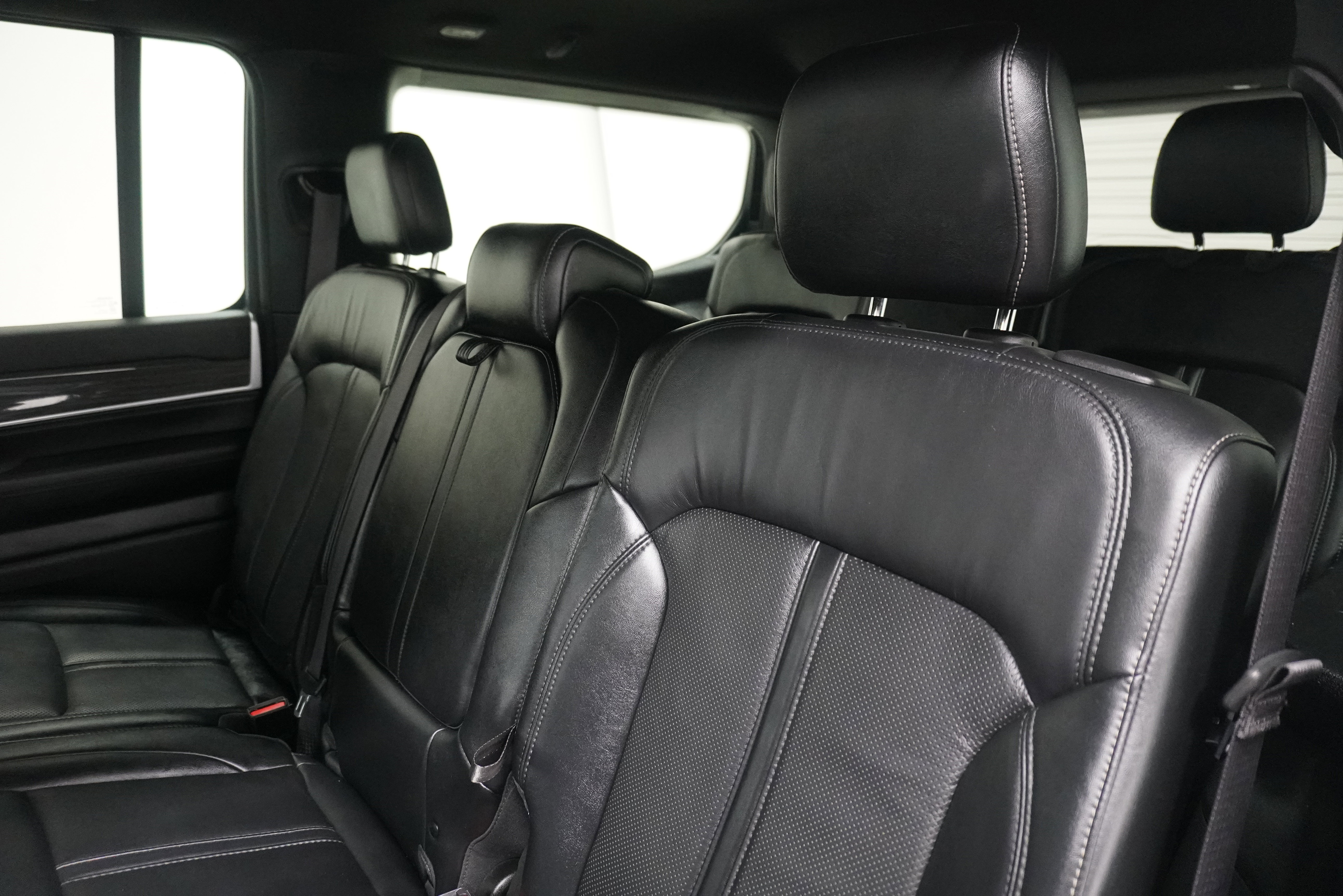 Used 2022 Jeep Wagoneer Series III AWD/4WD image 13